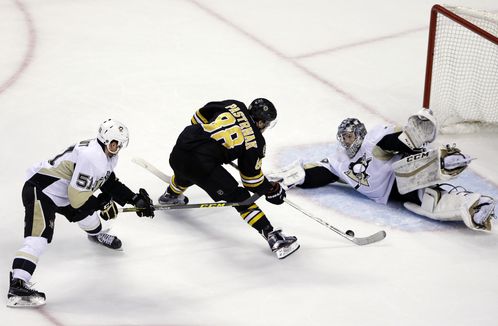 Pastrnak scores twice, Bruins blow by Penguins 5-1